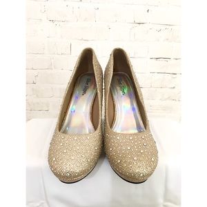 ❗️PRICE DROP❗️Silver Slipper Gold Rhinestone Heels